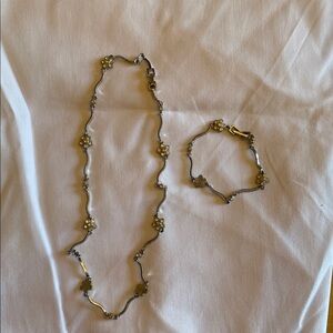 Elegant Floral Necklace and Bracelet Set